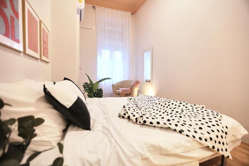Unwind In Style W Sauna Dsgn 2Br Home Budapest Exterior foto