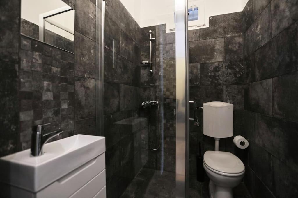 Unwind In Style W Sauna Dsgn 2Br Home Budapest Exterior foto