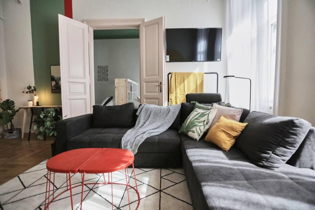 Unwind In Style W Sauna Dsgn 2Br Home Budapest Exterior foto